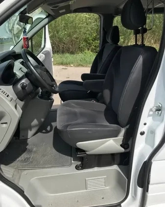 Renault Trafic cena 84600 przebieg: 193000, rok produkcji 2014 z Bielawa małe 121